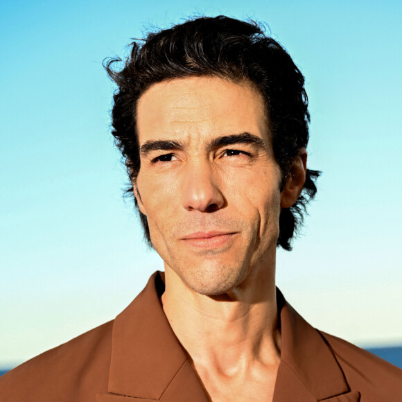 Tahar Rahim au photocall du film "Monsieur Aznavour" dans le cadre de la 6ème édition du festival Cinéroman, à Nice, France, le 5 Octobre 2024. © Bebert-Jacovides/Bestimage 