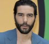 Prochainement à l'affiche de Monsieur Aznavour, à découvrir au cinéma le 23 octobre prochain, l'acteur s'est livré sur les siens dans les colonnes de Paris Match.
Tahar Rahim lors du défilé de mode Homme printemps-été 2023 Louis Vuitton dans la cour Carrée du Louvre à Paris, France, le 23 juin 2022. © Olivier Borde / Bestimage 