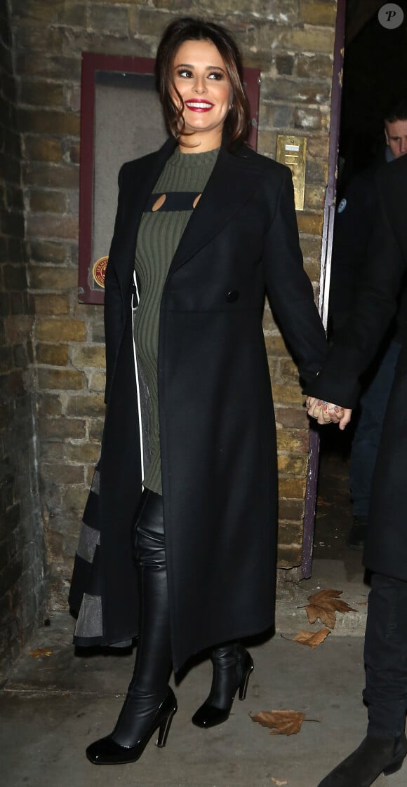 Le couple avait annoncé sa rupture à ses fans sur les réseaux sociaux
Cheryl Cole (Cheryl Fernandez-Versini) enceinte et son compagnon Liam Payne à la sortie de la chorale de Noël de l'église de St James à Londres. 29 November 2016 