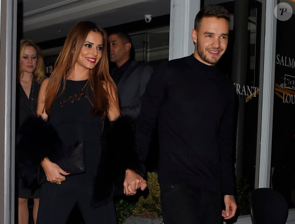 Cheryl Cole (ex Fernandez-Versini) et son nouveau compagnon Liam Payne (One Direction) main dans la main lors de leur sortie au restaurant Salmontini à Londres, le 9 mars 2016. En compagnie de la mère de Cheryl, Joan Callaghan, et d'amis proches, ils ont fêté l'anniversaire de Lily England, l'assistante de Cheryl, qui vient d'avoir 30 ans. Le couple est arrivé vers 20h30, et est reparti vers 1h30 du matin.