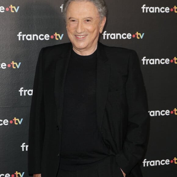 Michel Drucker a lancé une 27e saison de "Vivement dimanche"
Michel Drucker au photocall de la conférence de presse de rentrée de France Télévisions à Paris, France, le 4 septembre 2024