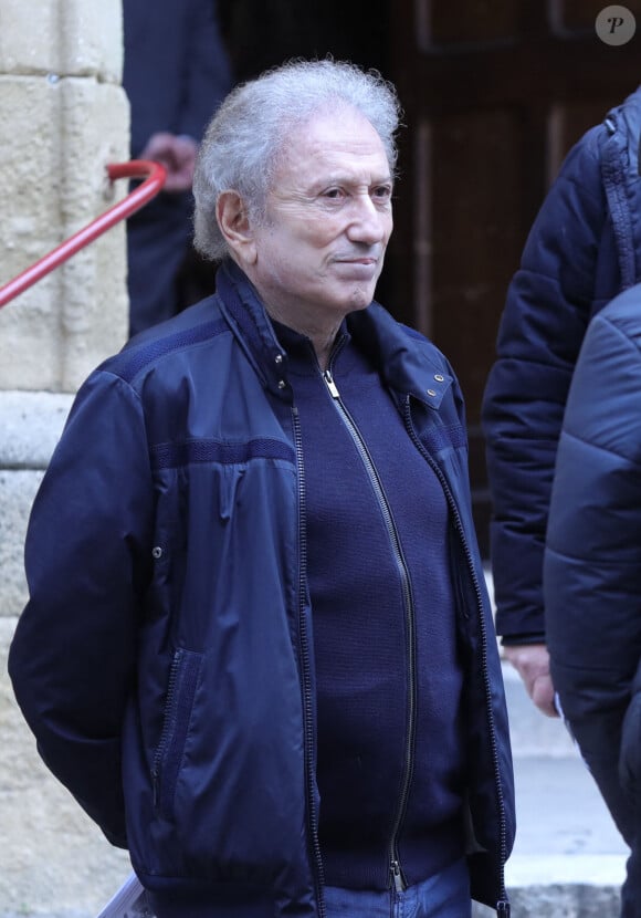 Michel Drucker - Obsèques de Sylvain Augier en l'église de Sommières, petite commune du Gard le 27 mars 2024. © Franz Chavaroche/Nice-Matin/Bestimage