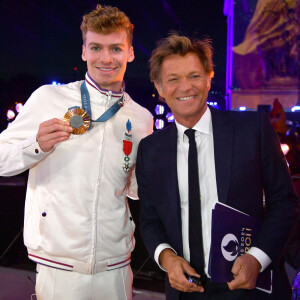 Exclusif - Léon Marchand, Laurent Delahousse - Backstage - Personnalités sur le plateau de l'émission "Paris 2024 : merci! La grande soirée événement" sur les Champs-Elysées à Paris, à l'occasion des Jeux Olympiques et Paralympiques Paris 2024, diffusée en direct sur France 2, le 14 septembre 2024 © Perusseau-Ramsamy / Bestimage 