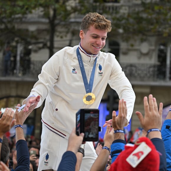 La "Parade des Champions" des Jeux Olympiques et Paralympiques de Paris2024, sur les Champs-Elysées. Paris, le 14 septembre 2024. © Eliot Blondet/Pool/Bestimage 