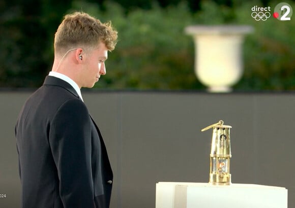 Leon Marchand - Jardin Tuileries devant la vasque - Cérémonie de Clôture des Jeux Olympiques de Paris (JO 2024) le 11 août 2024. © Capture TV France 2 via Bestimage 