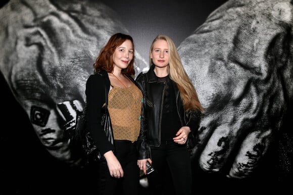 Elise et sa mère Louise Depardieu - Inauguration de l'exposition photographique de Nikos Aliagas intitulée "Corps et âmes" à la Conciergerie à Paris le 23 Mars 2016.