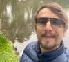 L'acteur en profite pour s'adonner à sa passion pour la pêche, ainsi que l'ont raconté les habitants à Purepeople.Lorànt Deutsch dans sa propriété du Berry