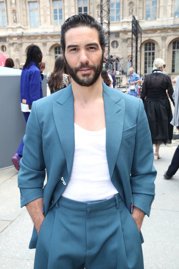 Tahar Rahim lors du défilé de mode Homme printemps-été 2023 Louis Vuitton dans la cour Carrée du Louvre à Paris, France, le 23 juin 2022. © Bertrand Rindoff/Bestimage 