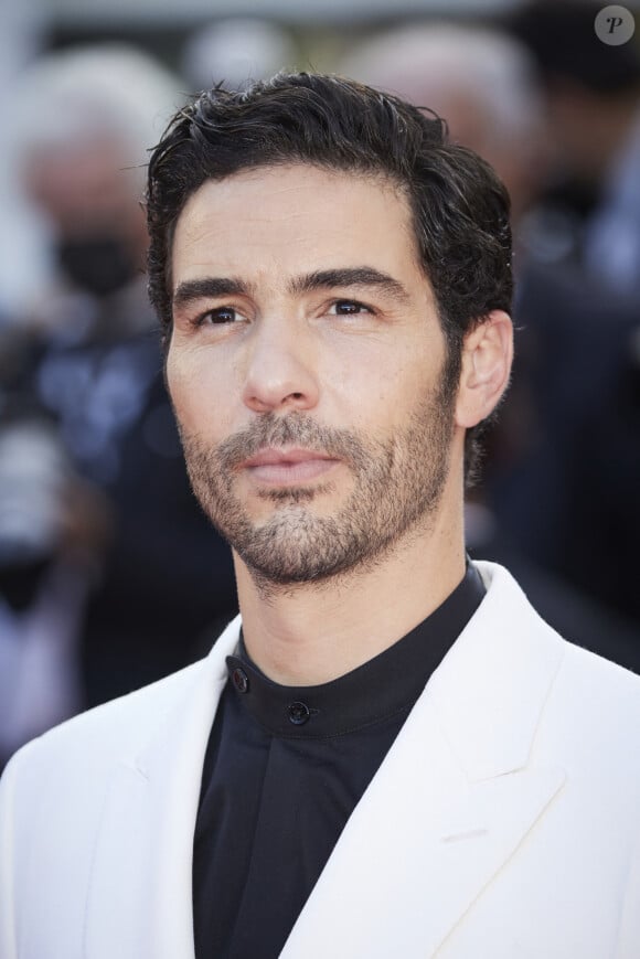 Tahar Rahim - Montée des marches du film " OSS 117 : Alerte rouge en Afrique Noire " lors du 74ème Festival International du Film de Cannes. Le 17 juillet 2021 © Borde-Jacovides-Moreau / Bestimage 