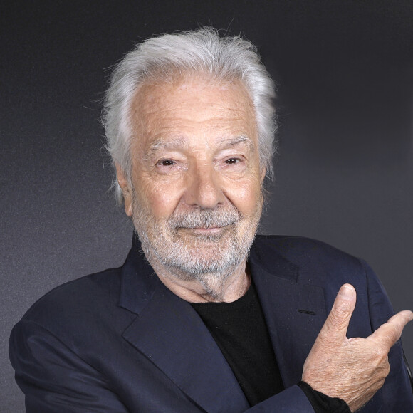 Pierre Arditi fut victime de plusieurs malaises sur scène au cours de l'année 2023
Exclusif - Portrait de Pierre Arditi lors de l'enregistrement de l'émission "Chez Jordan de Luxe" à Paris. Le 14 mai 2024 © Cédric Perrin / Bestimage 