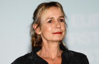 Sandrine Bonnaire évoque l'autisme de sa soeur : "La manière dont elle a été prise en charge a fait des dégâts sur elle"