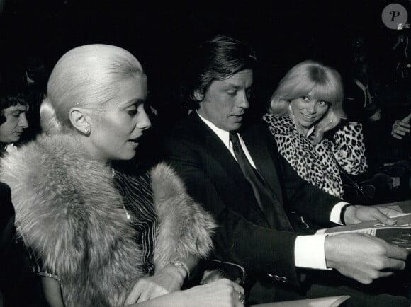 19 septembre 1972 - Catherine Deneuve, Alain Delon et Mireille Darc à l'Olympia Photo by © Keystone Press Agency/ZUMA Wire/ABACAPRESS.COM