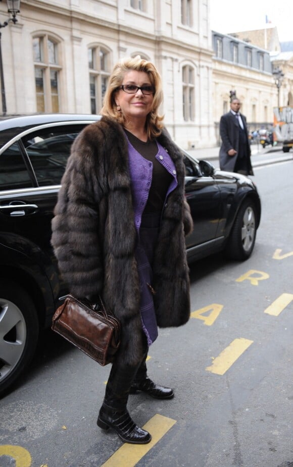 Catherine Deneuve arrive au défilé de la collection Haute-Couture printemps-été 2009 de Jean-Paul Gaultier qui s'est tenu au Palais de Tokyo à Paris, France, le 28 janvier 2009. Photo par ABACAPRESS.COM