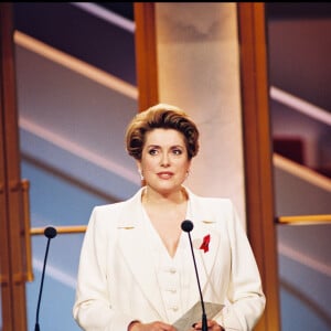 CATHERINE DENEUVE LORS DE LA CEREMONIE DES CESAR 1994