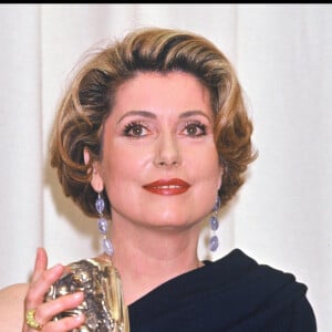 CATHERINE DENEUVE CESAR DE LA MEILLEURE ACTRICE POUR "INDOCHINE" EN 1993