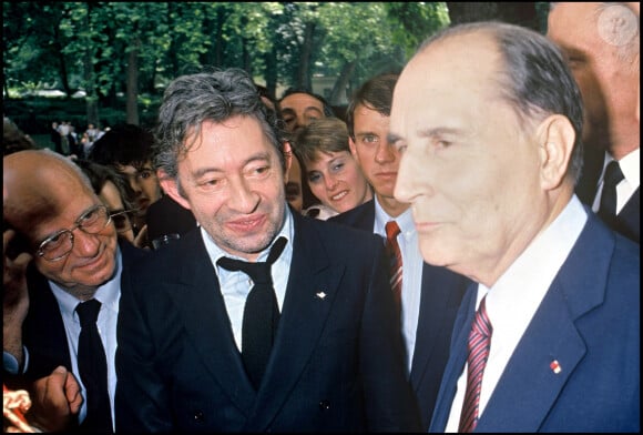 


Serge Gainsbourg et le Président de la République François Mitterrand lors de la Garden Party à l'Élysée le 14 juillet 1985.


