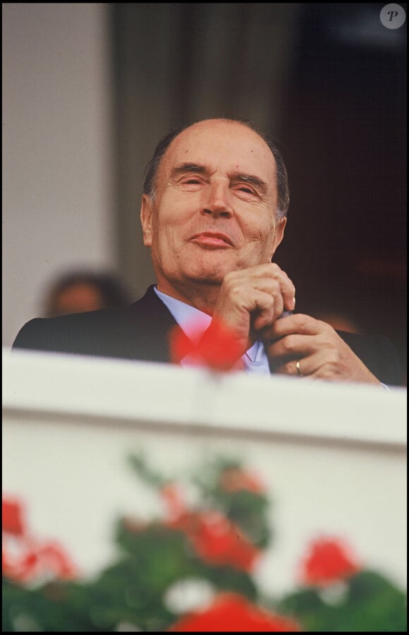 François Mitterrand au grand-prix de l'arc de Triomphe.