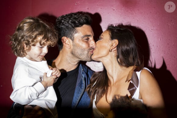 Rachel Legrain-Trapani et son compagnon Valentin Léonard et leur fils Andrea - Backstage lors du défilé d'ouverture du salon du chocolat 2022 à Paris porte de Versailles le 27 octobre 2022. © Veeren / Pierre Perusseau / Bestimage 