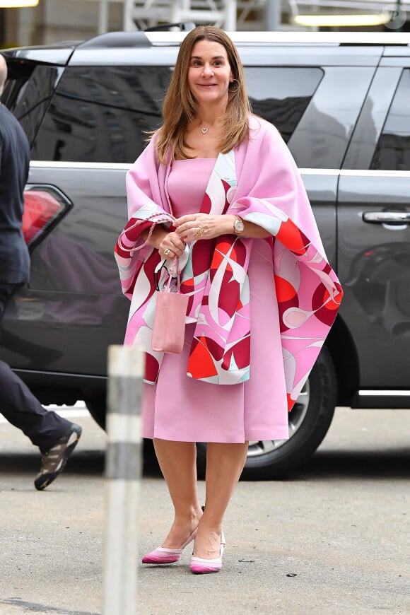 ...en accord avec son ex femme Melinda Gates...
Melinda Gates quitte le Plaza Hotel après un déjeuner à New York City, NY, USA. Photo par Robert O'Neal/Splash News/ABACAPRESS.COM