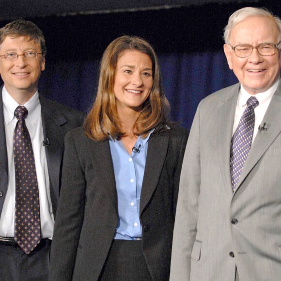 Bill Gates, Melinda Gates et Warren Buffett assistent à la conférence de presse annonçant le don d'un milliard de dollars de Warren Buffett à la Fondation Bill et Melinda Gates, qui s'est tenue à New York City, NY, USA. Photo par David Miller/ABACAPRESS.COM