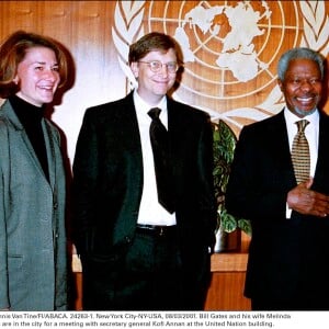 Bill Gates et son épouse Melinda Gates sont à New York pour rencontrer le secrétaire général Kofi Annan au siège des Nations Unies.