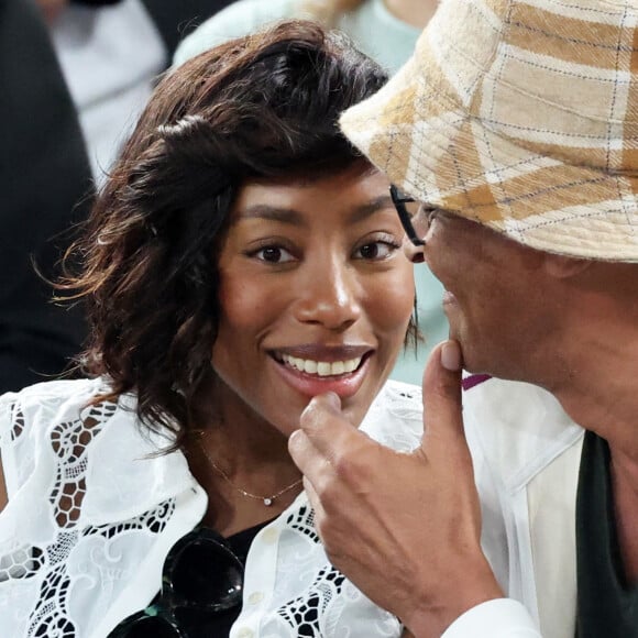 Le chanteur est devenu papa pour la 6ème fois à 64 ans avec sa jeune compagne
 
Yannick Noah et sa compagne Malika - Les célébrités en tribunes pendant l'épreuve de basketball de Demi-Finale opposant la France à l'Allemagne lors des Jeux Olympiques de Paris 2024 (JO) à l'Arena Bercy, à Paris, France, le 8 août 2024. © Jacovides-Perusseau/Bestimage