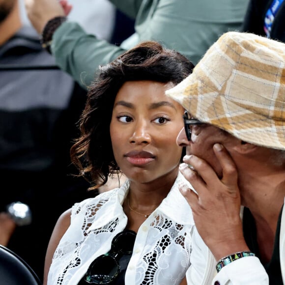 Yannick Noah et sa compagne Malika - Les célébrités en tribunes pendant l'épreuve de basketball de Demi-Finale opposant la France à l'Allemagne lors des Jeux Olympiques de Paris 2024 (JO) à l'Arena Bercy, à Paris, France, le 8 août 2024. © Jacovides-Perusseau/Bestimage