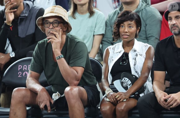 Ensemble, Yannick Noah et Malika se sont rendus à plusieurs évènements sportifs 
 
Yannick Noah et sa compagne Malika - Les célébrités en tribunes pendant l'épreuve de basketball de Demi-Finale opposant la France à l'Allemagne lors des Jeux Olympiques de Paris 2024 (JO) à l'Arena Bercy, à Paris, France, le 8 août 2024. © Jacovides-Perusseau/Bestimage