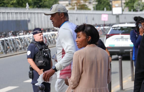 Yannick Noah et sa compagne Malika quittent les épreuves de gymnastique lors des Jeux Olympiques de Paris2024 (JO) le 4 aout 2024.