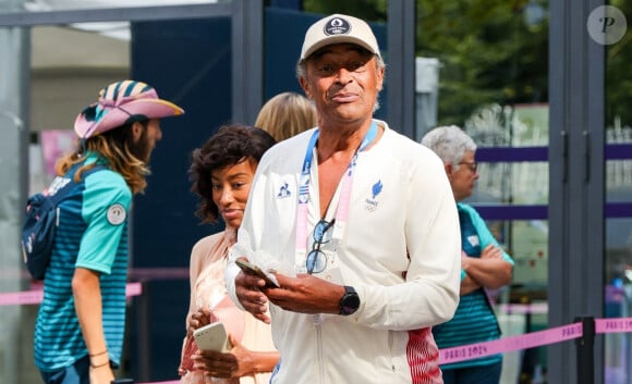 Yannick Noah et sa compagne Malika quittent les épreuves de gymnastique lors des Jeux Olympiques de Paris2024 (JO) le 4 aout 2024.