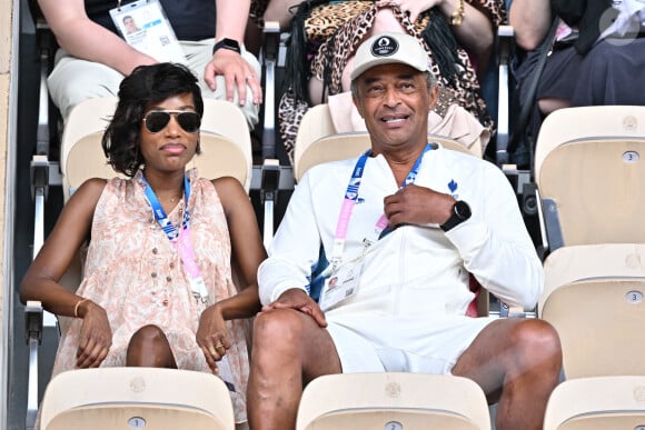 Yannick Noah et Malika étaient également ensemble pendant les Jeux Olympiques de Paris 2024
 
Yannick Noah et sa compagne Malika lors des Jeux Olympiques de Paris 2024. Photo : Laurent Zabulon/ABACAPRESS.COM