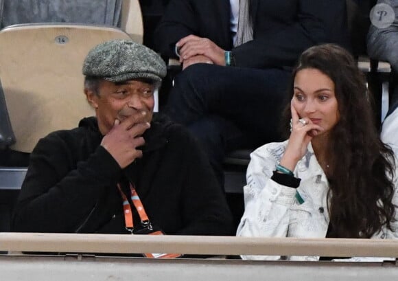 Ce mercredi 23 octobre, sa fille Jenaye fête son anniversaire
 
Yannick Noah et sa fille Jenaye Noah - Célébrités dans les tribunes des internationaux de France de Roland Garros à Paris le 30 mai 2022.