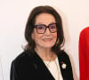 Nana Mouskouri a fêté ses 90 ans, et même si elle semble en pleine forme, la chanteuse a traversé des moments difficiles
Exclusif - Nana Mouskouri admire avec émotion les robes qu'elle a porté sur les scènes du monde entier - Exposition des robes de scènes de Nana Mouskouri à la Galerie Sabine Bayasli en vue de leur Vente aux enchères  au profit de la Fondation des Hôpitaux. Paris.