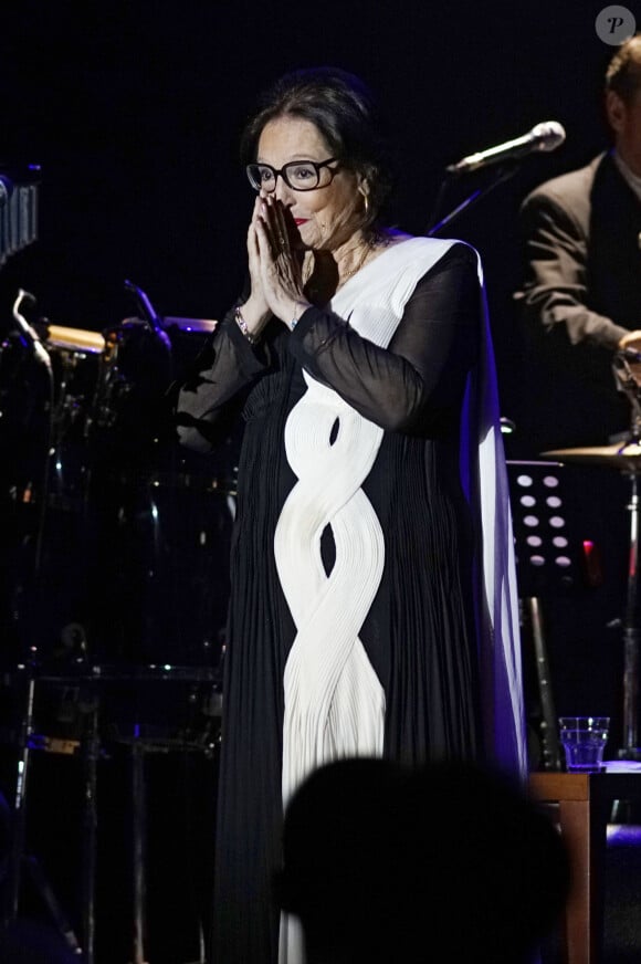  "Je n'ai pas peur de mourir mais de souffrir. Je veux simplement mourir dignement"
Nana Mouskouri en concert à l'Admiralspalast à Berlin. Le 20 novembre 2018