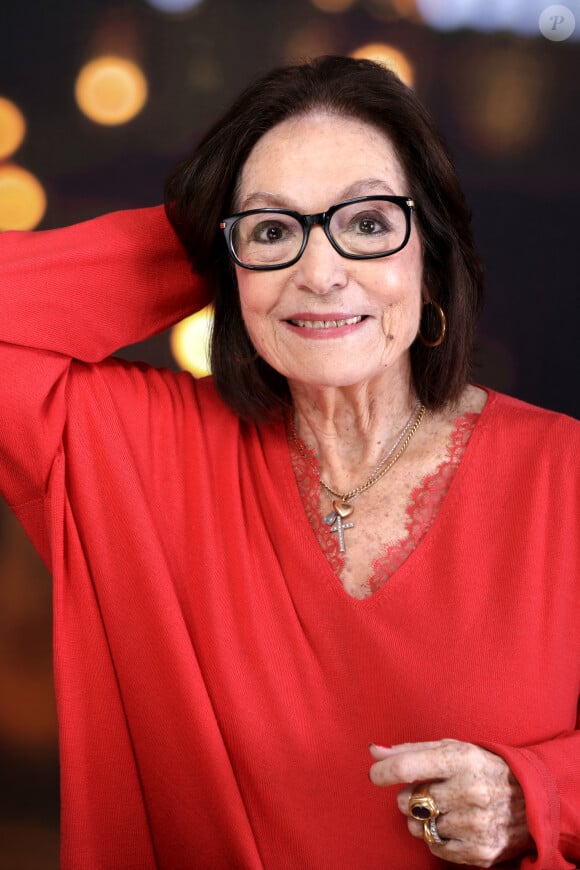 Info - Nana Mouskouri fête ses 90 ans le 13 octobre et veut faire ses adieux à la scène - Portrait de Nana Mouskouri à Paris le 16 novembre 2016.