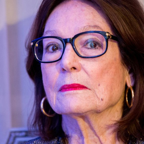 Nana Mouskouri - Cérémonie de remise du prix Nikos Gatsos 2016, attribué à Charles Aznavour à l'ambassade de Grèce à Paris le 19 décembre 2016.