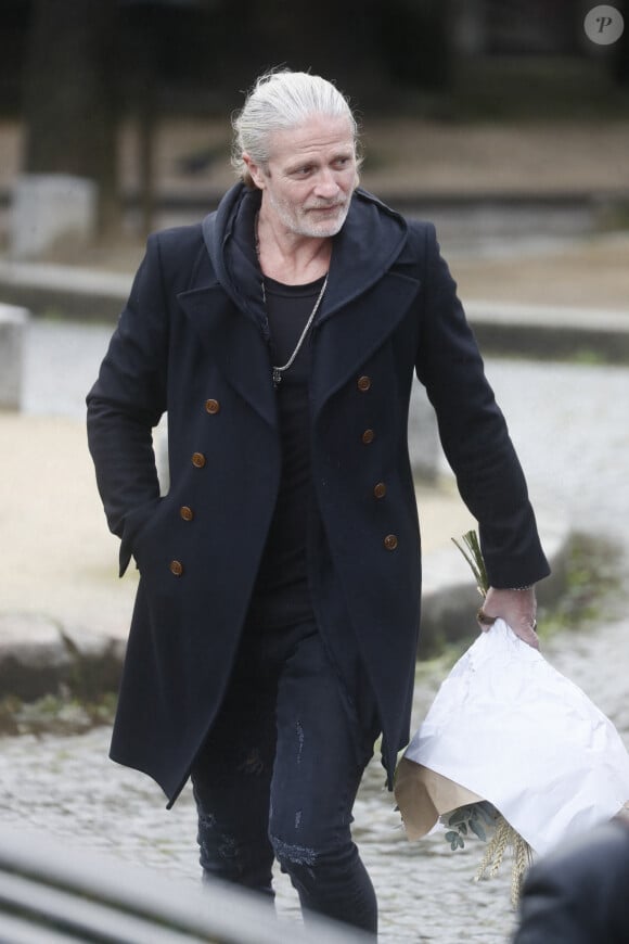 Exclusif - Emmanuel Petit - Obsèques de Jérôme Le Fauconnier au cimetière du Père Lachaise à Paris, le 10 octobre 2024. Le journaliste de "L'Equipe" est décédé dans la nuit du 3 au 4 octobre 2024 à l'âge de 57 ans, des suites de la maladie de Charcot. © Christophe Clovis / Bestimage