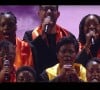 Sa mère faisait partie du choeur gospel qui l'accompagnait 
Capture du prime de la "Star Academy"