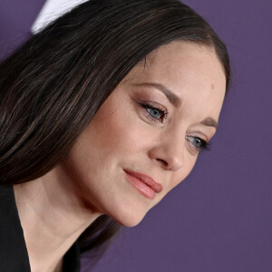 Marion Cotillard au photocall de l'événement Women in Film pour le prix Max Mara Face of the Future à l'hôtel Beverly Hilton à Los Angeles le 24 octobre 2024.