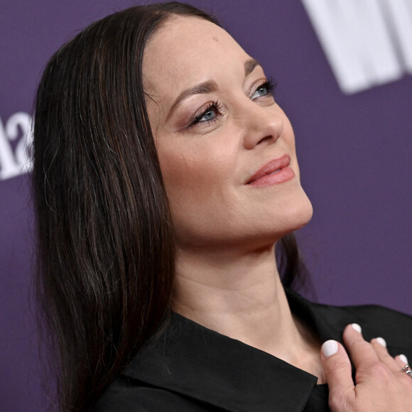 Marion Cotillard au photocall de l'événement Women in Film pour le prix Max Mara Face of the Future à l'hôtel Beverly Hilton à Los Angeles le 24 octobre 2024.