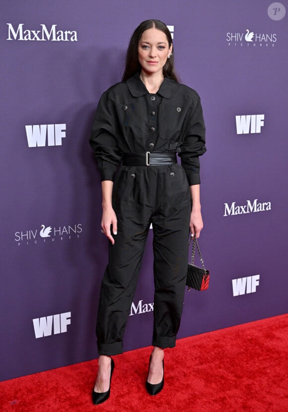 Nouveau tapis rouge pour l'actrice 
Marion Cotillard au photocall de la soirée Women In Film Annual Gala à l'hôtel Beverly Hilton à Los Angeles le 24 octobre 2024. 