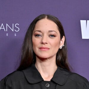 Marion Cotillard au photocall de l'événement Women in Film pour le prix Max Mara Face of the Future à l'hôtel Beverly Hilton à Los Angeles le 24 octobre 2024.