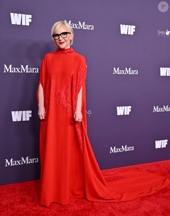 Rachael Harris au photocall de la soirée Women In Film Annual Gala à l'hôtel Beverly Hilton à Los Angeles le 24 octobre 2024.