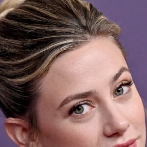 Lili Reinhart au photocall de l'événement Women in Film pour le prix Max Mara Face of the Future à l'hôtel Beverly Hilton à Los Angeles le 24 octobre 2024.