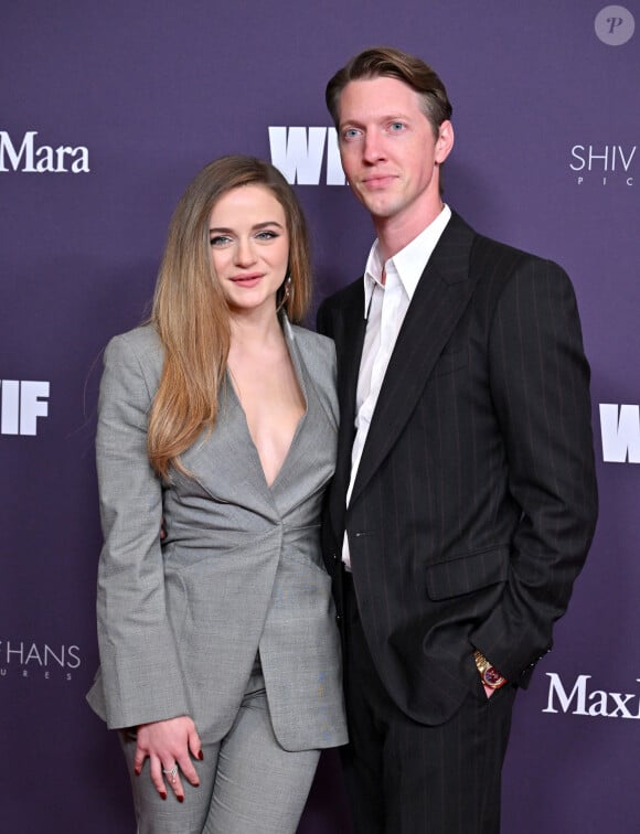 Joey King and Steven Piet au photocall de la soirée Women In Film Annual Gala à l'hôtel Beverly Hilton à Los Angeles le 24 octobre 2024.