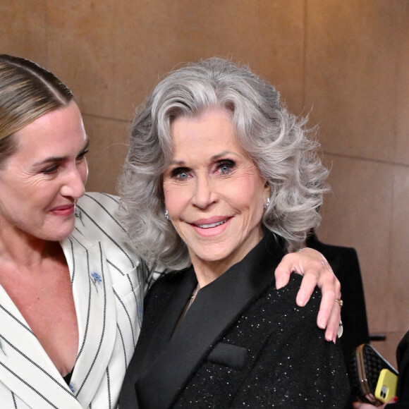 Kate Winslet et Jane Fonda au photocall de l'événement Women in Film pour le prix Max Mara Face of the Future à l'hôtel Beverly Hilton à Los Angeles le 24 octobre 2024.