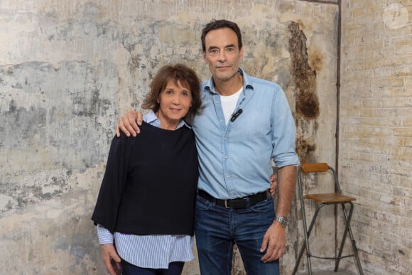 Exclusif - Stéphanie Fugain et Anthony Delon en prise de vue studio en marge du tournage du clip "Je garde le sourire !" de l'association Laurette Fugain dans les Studios de l'Usine à Paris, France, le 19 septembre 2024. © Manuelle Toussaint via Bestimage 