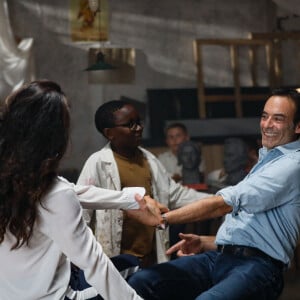 Exclusif - Cindy Fabre (miss France 2005), Anthony Delon sur le tournage du clip "Je garde le sourire !" de l'association Laurette Fugain dans les Studios de l'Usine à Paris, France, le 18 septembre 2024. © Christophe Clovis/Bestimage 