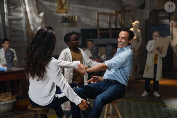 Exclusif - Cindy Fabre (miss France 2005), Anthony Delon sur le tournage du clip "Je garde le sourire !" de l'association Laurette Fugain dans les Studios de l'Usine à Paris, France, le 18 septembre 2024. © Christophe Clovis/Bestimage 