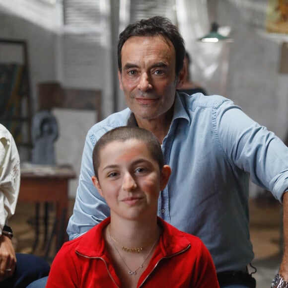 Exclusif - Anthony Delon en backstage du tournage du clip "Je garde le sourire !" de l'association Laurette Fugain dans les Studios de l'Usine à Paris, France, le 18 septembre 2024. © Christophe Clovis/Bestimage 